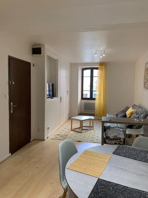 Aubenas : Beau Studio, Proche Du Chateau Esterno foto