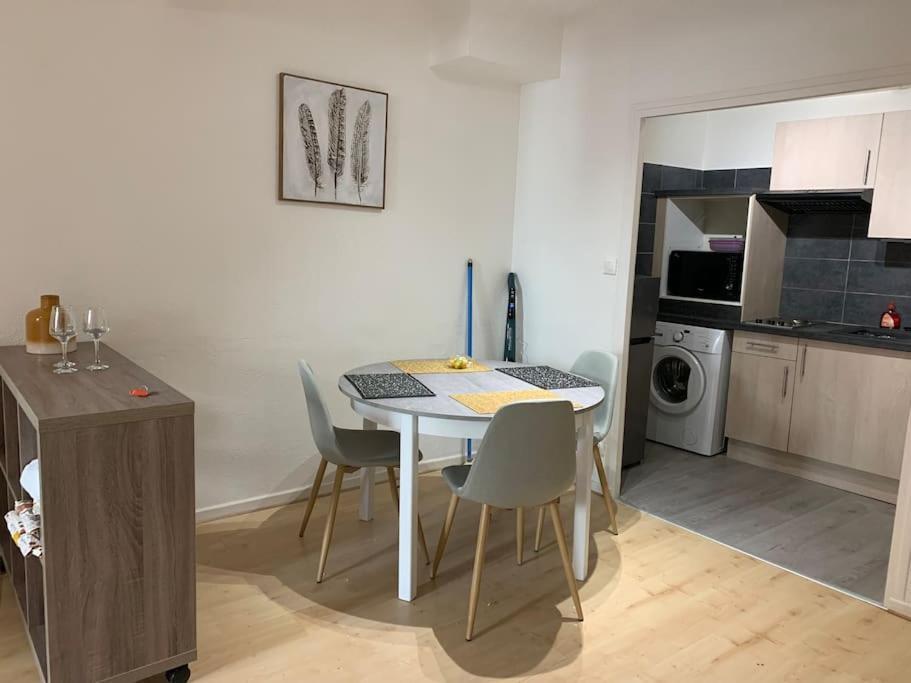 Aubenas : Beau Studio, Proche Du Chateau Esterno foto