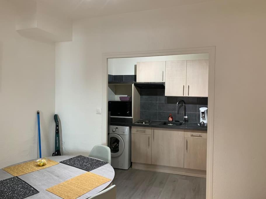 Aubenas : Beau Studio, Proche Du Chateau Esterno foto